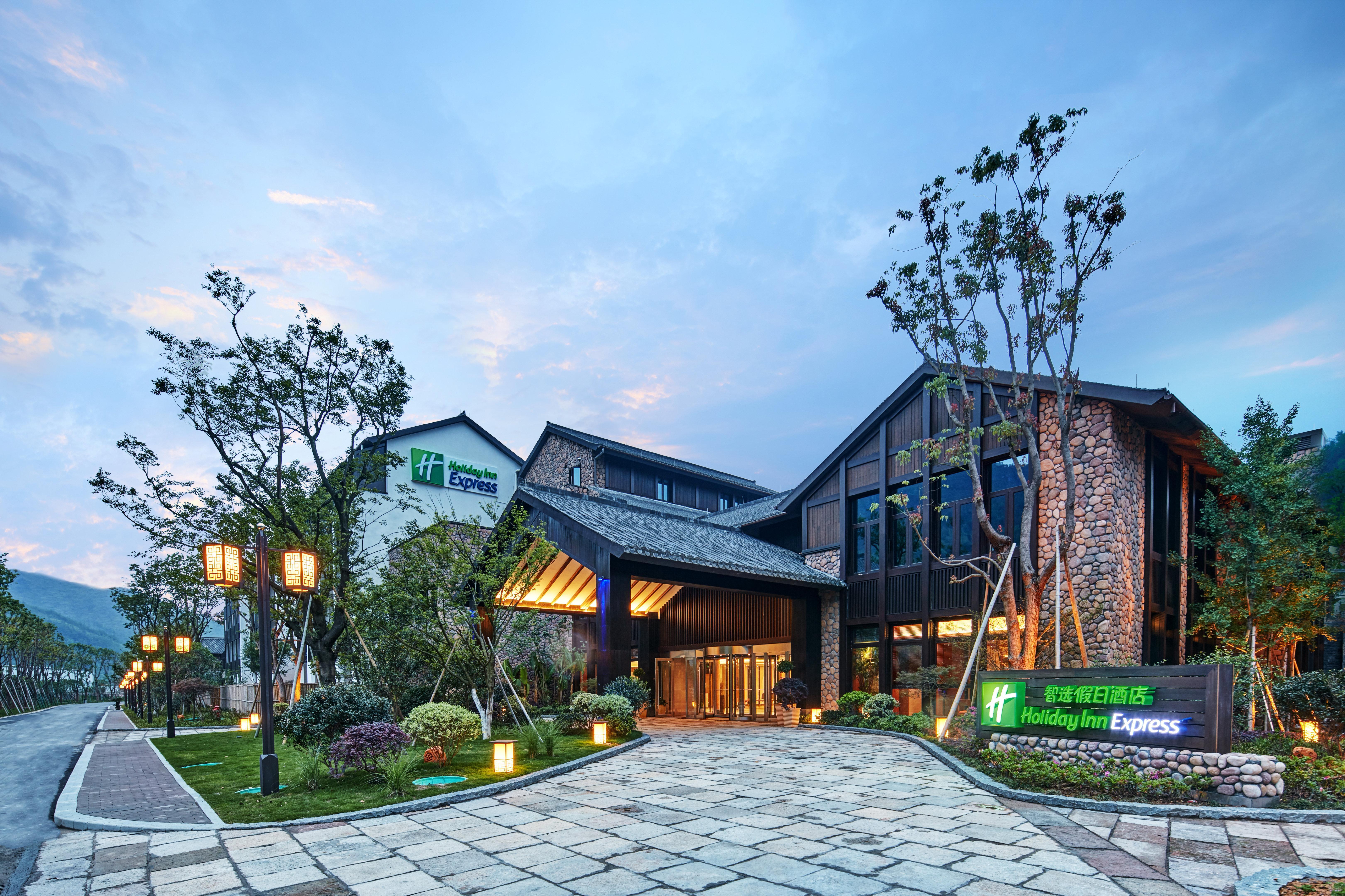 Holiday Inn Express Zhejiang Qianxia Lake By Ihg Qingtian Exterior foto